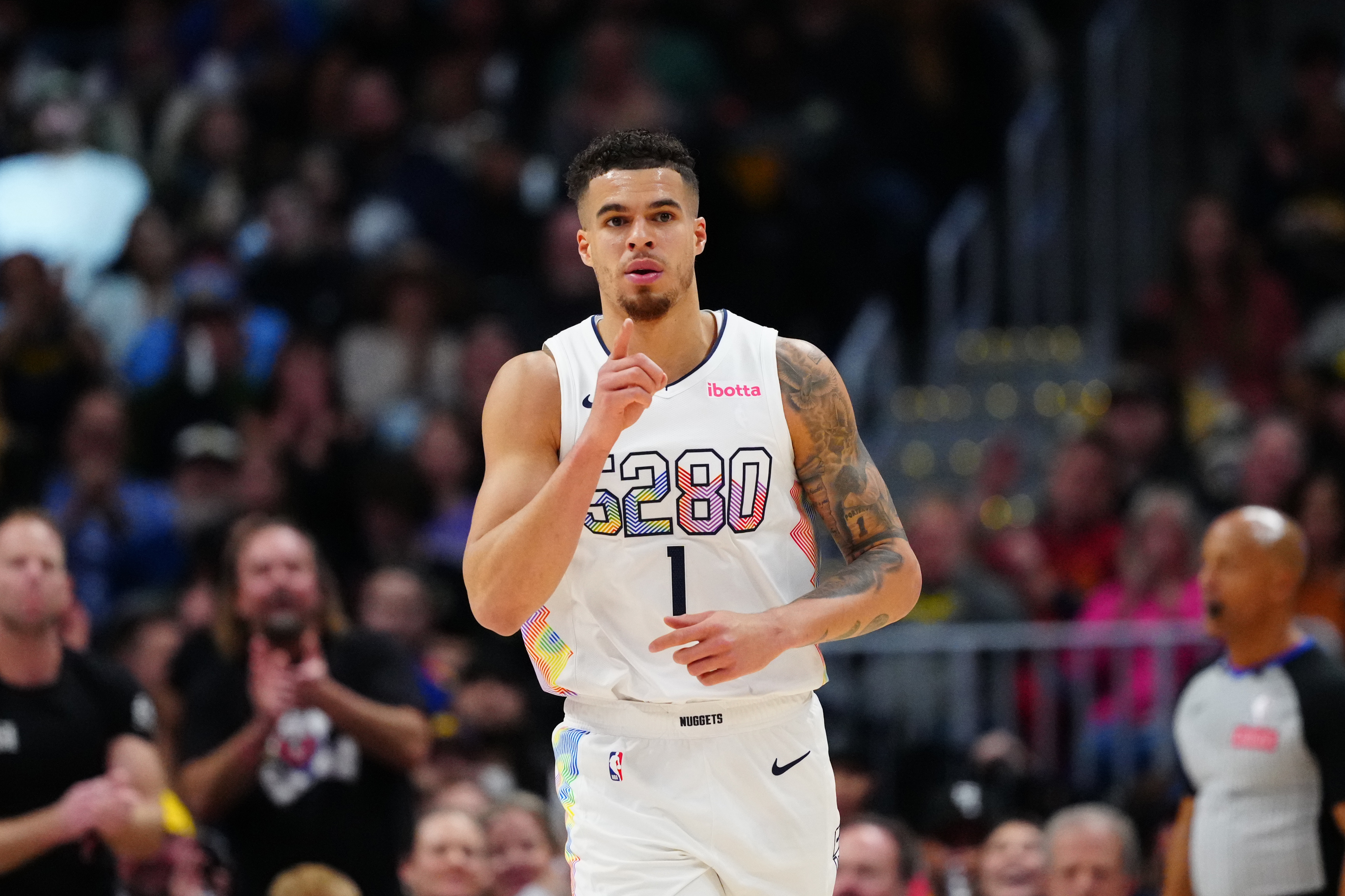 皇冠-波特：NBA不乏詹姆斯式训练狂人，但也常见球员签大合同后懈怠