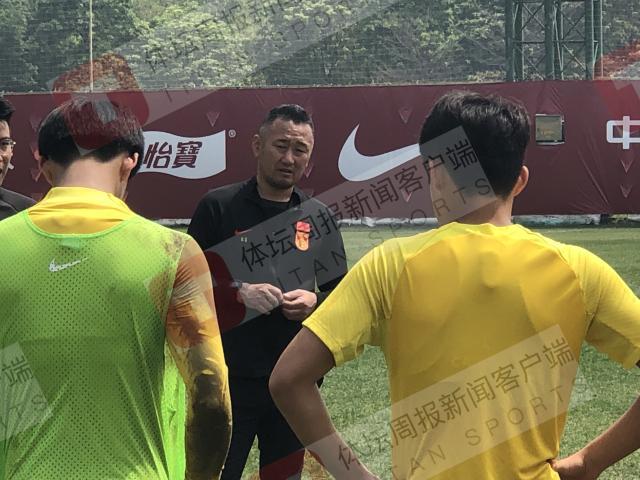 皇冠体育-08国少三水备战亚洲杯：伤病侵袭 艾比缺席训练