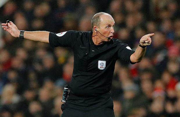 皇冠网站-迪恩即将封哨，这位“热刺球迷”究竟是怎样的裁判？