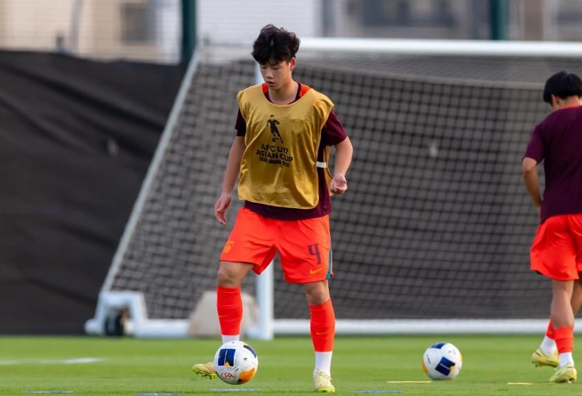 皇冠app-U17国足李钧鹏庆祝晋级：我只想说中国牛X鲁能牛X，爱你们
